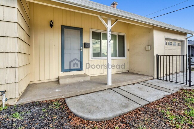 Building Photo - 3721 McClellan Dr