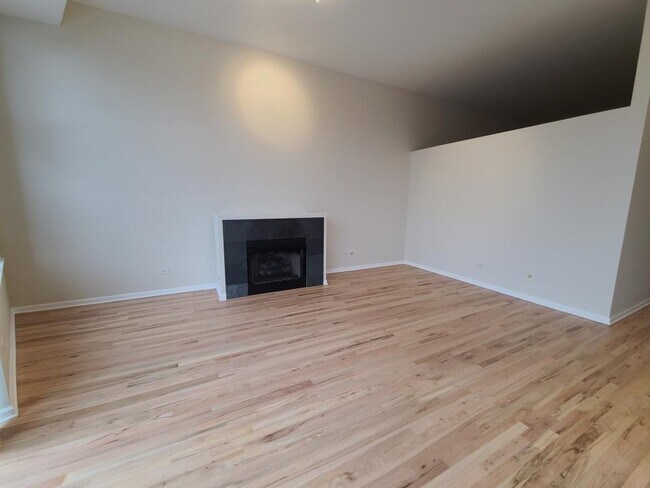 Building Photo - 2 bedroom in Chicago IL 60613