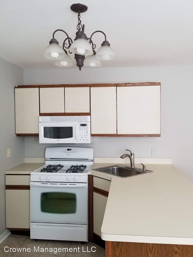 Building Photo - 1 br, 1 bath House - 24 Orchard St. Apt. E