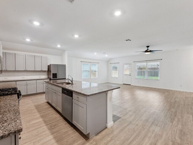 Building Photo - 3 Bedroom Single Family Home in Converse