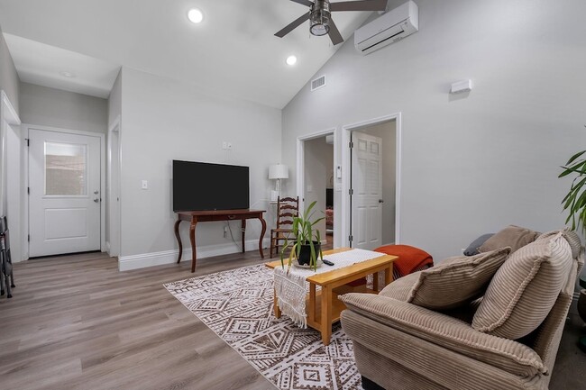 Building Photo - 15 Arapaho Trail