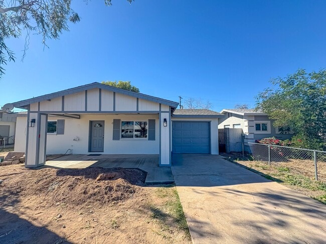 Building Photo - 458 S Mulberry
