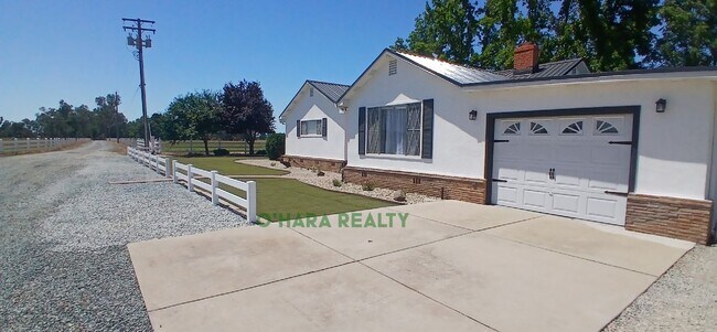 Foto del edificio - 10133 Davis Rd