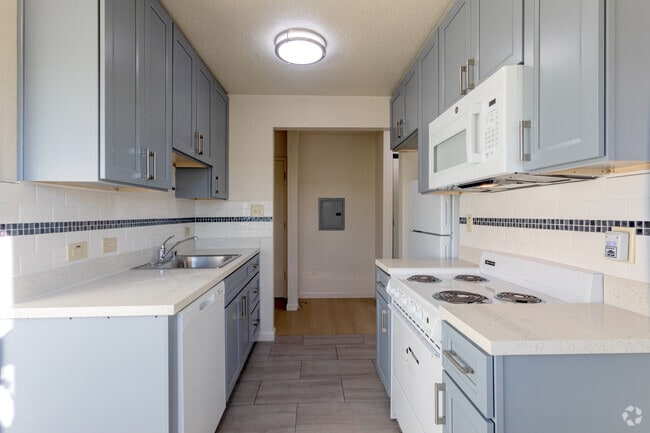 1BR, 1BA - 562SF - Kitchen - 2610 Regent St. Apartments