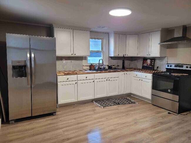 Foto del edificio - 4 Jordan Ln