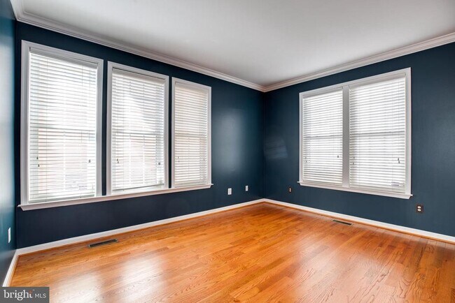 Building Photo - 7010 Lawnwood Ct