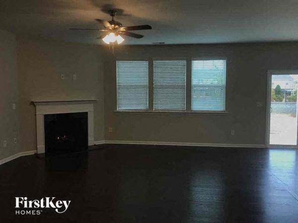 Building Photo - 15112 Evergreen House Dr