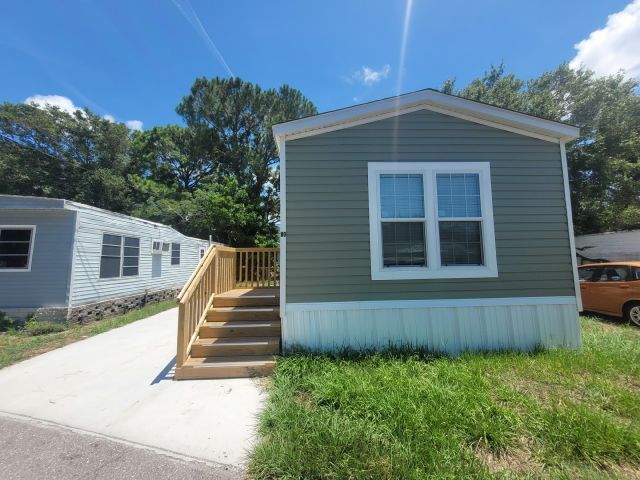 Foto principal - 12300 Seminole Blvd