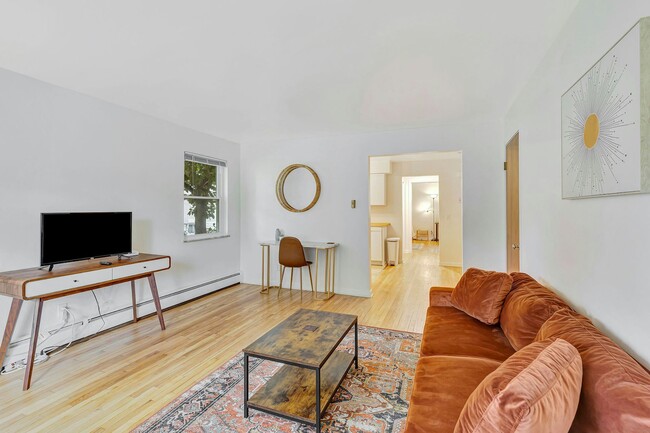 Building Photo - 2948 Wardall Ave