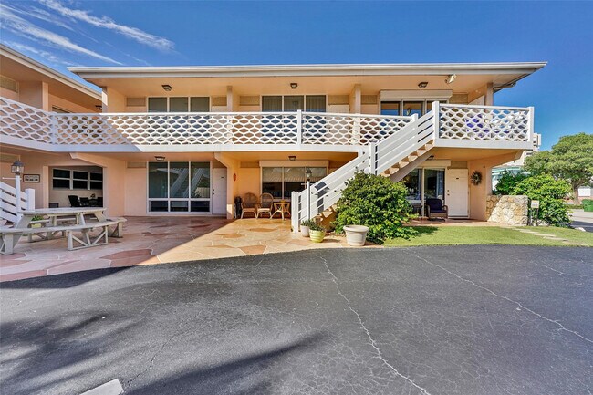 Building Photo - 4627 Bougainvilla Dr