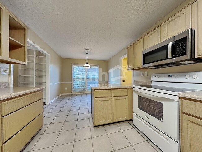 Foto del edificio - 6857 Briarfield Ln