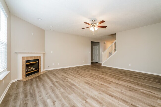 Building Photo - 6571 Daisy Hill Ct