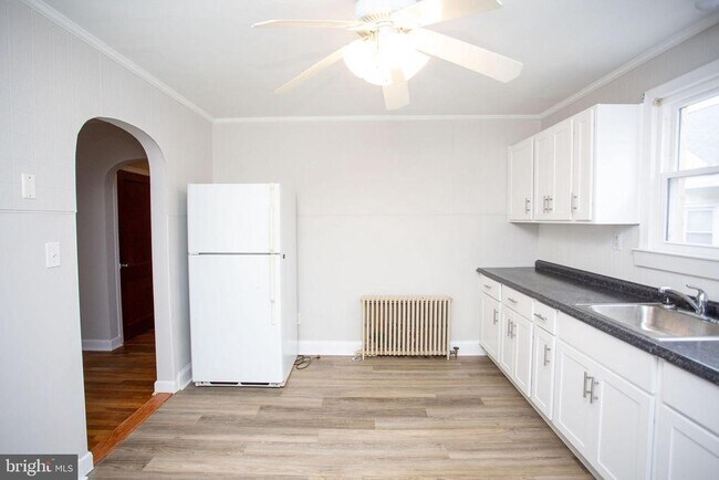 Building Photo - 56 Linwood Ave