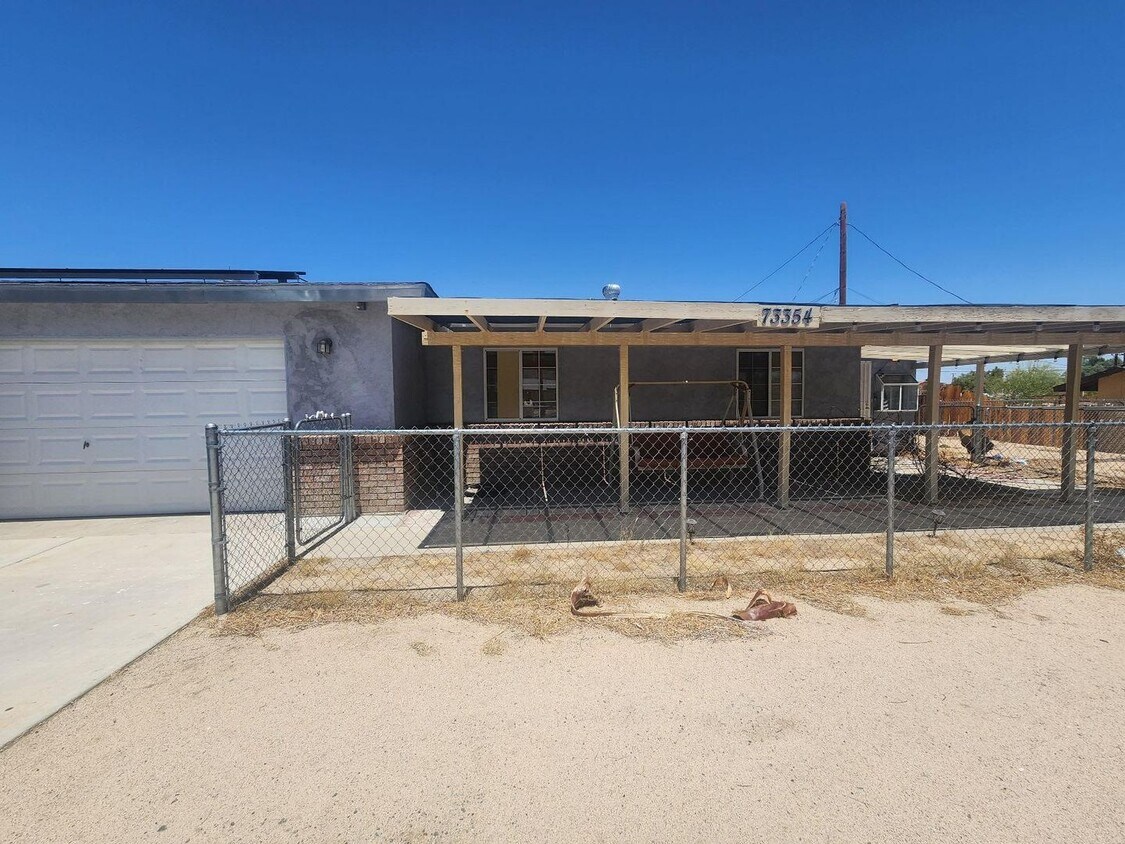 Foto principal - COMING SOON! 3 Bedroom 2 Bath w/ Solar