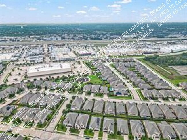 Foto del edificio - 2606 San Jacinto Dr