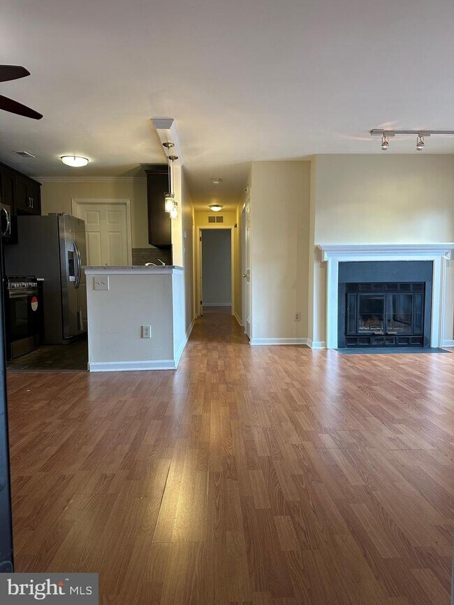 Building Photo - 1810 Jefferson Ct