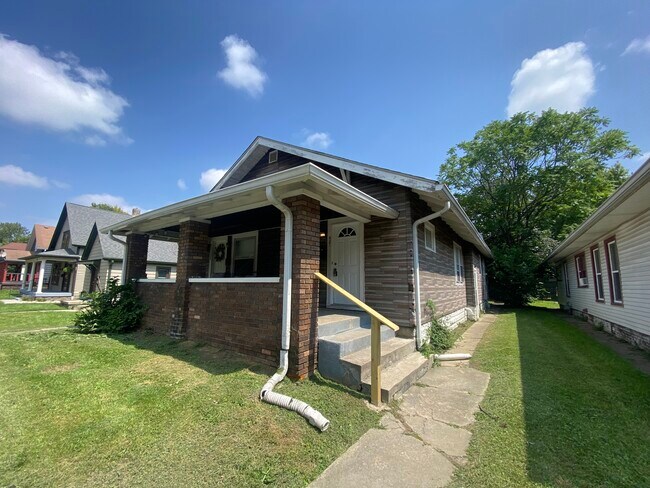 Building Photo - 621 Tecumseh St