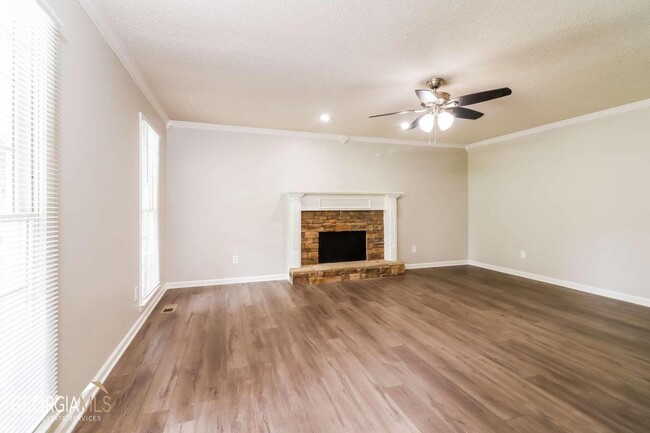 Building Photo - 393 Abbington Ln