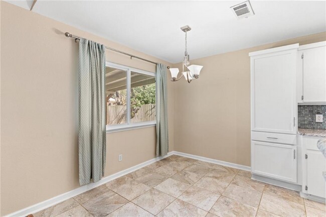 Foto del edificio - 3810 Hillside Dr