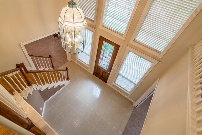Building Photo - 303 Green Oaks Dr