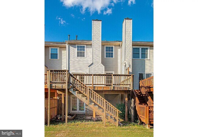 rear of the house - 43513 Blacksmith Sq
