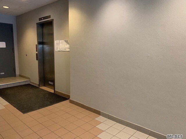 Foto del edificio - 213-02-213-42 42nd Ave