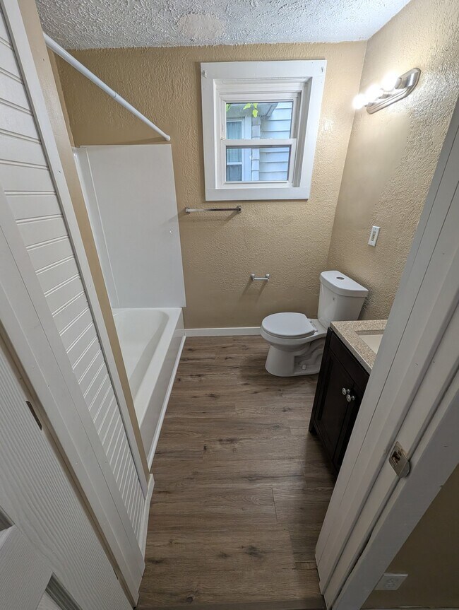 Foto del edificio - 317 W 23rd St