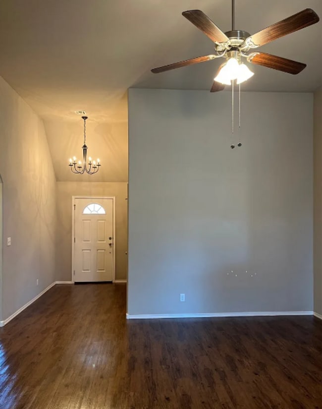 Building Photo - 3 Bed | 2 Bath in Broken Arrow!