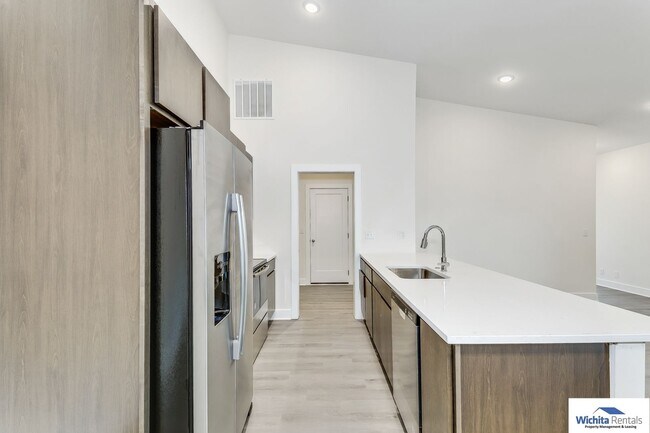Foto del edificio - Newer 3 bedroom 2 bath duplex SE Wichita