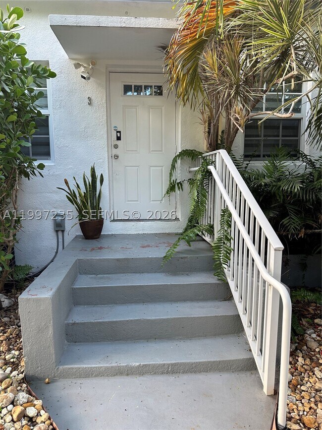 Building Photo - 8401 Crespi Blvd