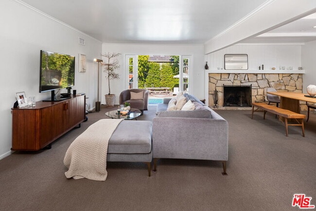 Foto del edificio - 4247 Sespe Ave