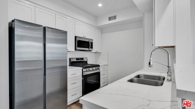 Foto del edificio - 627 N Dillon St