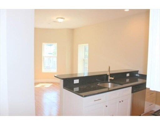 Building Photo - 123 N St