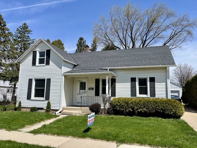 Building Photo - 826 Cedar St