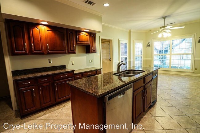 Foto del edificio - 4 br, 3.5 bath House - 3411 S. Tournament Dr
