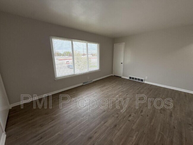 Foto del edificio - 7701 W Hampton Ave