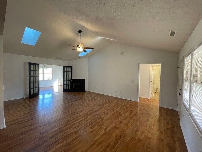 Foto del edificio - 3 bedroom, 2 bathroom home in Beau Rivage Plantation!