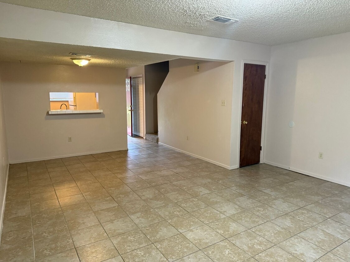 2 bedroom 2 bath town home in a gated, cle... - 2 bedroom 2 bath town home in a gated, cle...