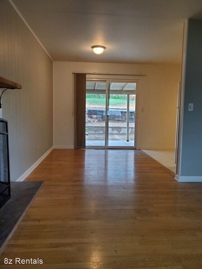 Foto del edificio - 3 br, 2 bath House - 1385 Linden Ave