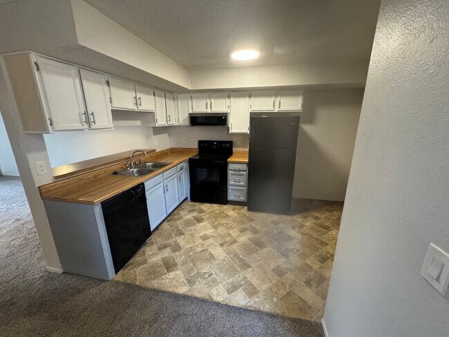 Kitchen - 7524 Banner Ct Townhome