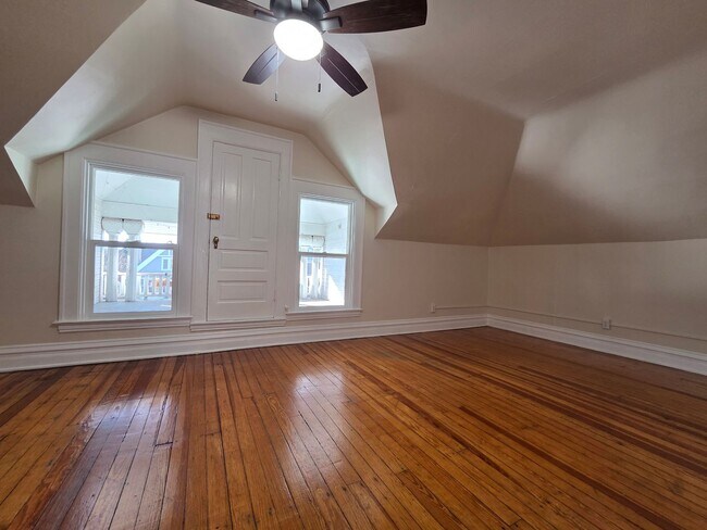 Photo - King George Apartment