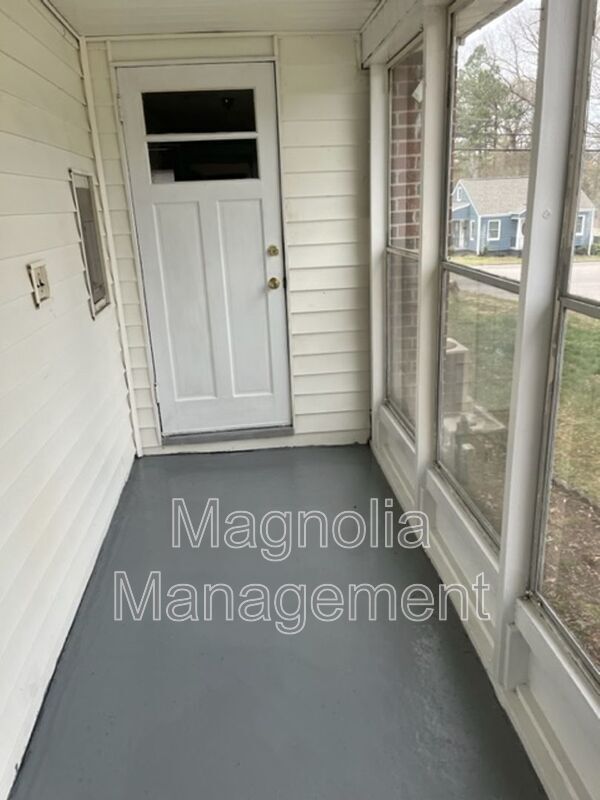 Foto del edificio - 866 Dabney Dr