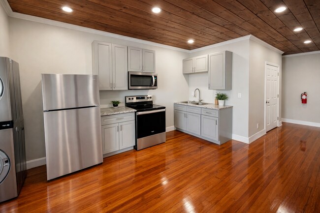 Foto del edificio - 2115 Broadway Avenue J