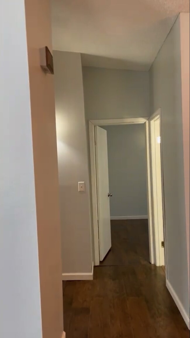 Building Photo - E 23rd 4 Plex