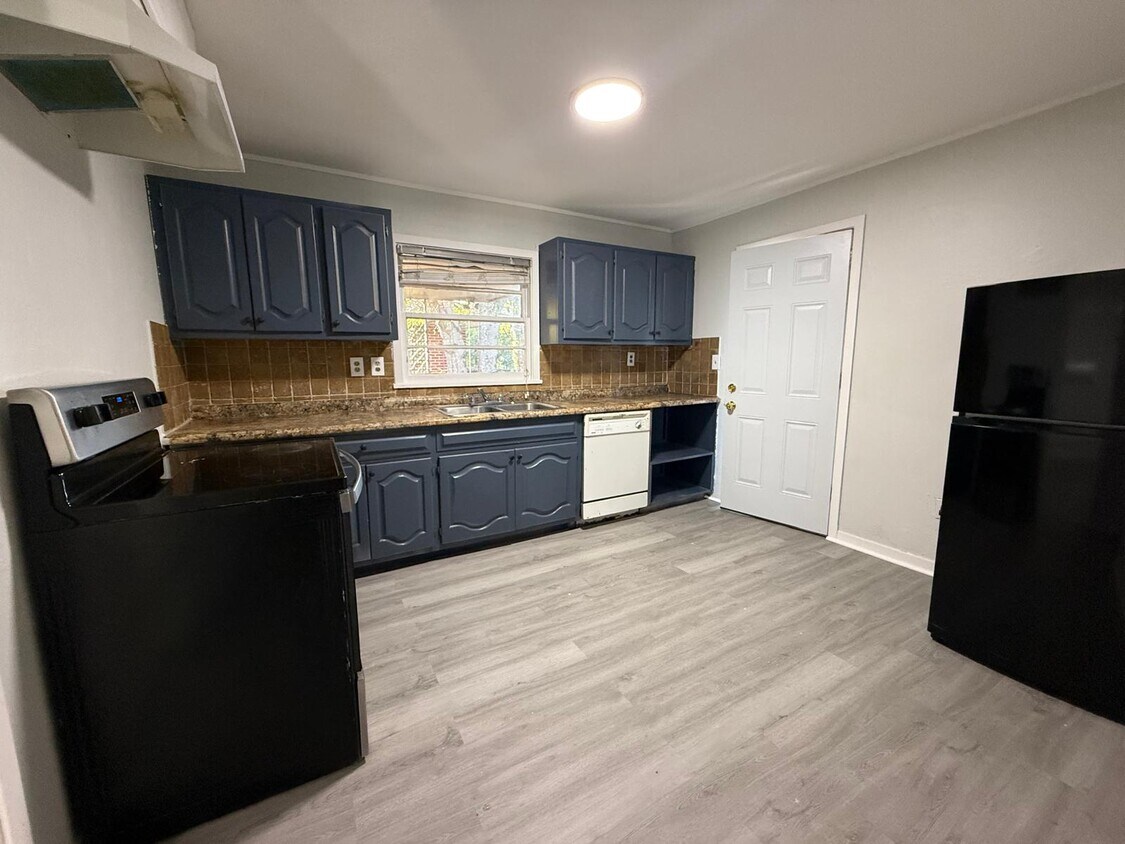 Foto principal - 3415 Willow Ln Dr