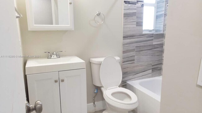 Foto del edificio - 2350 NW 184th St