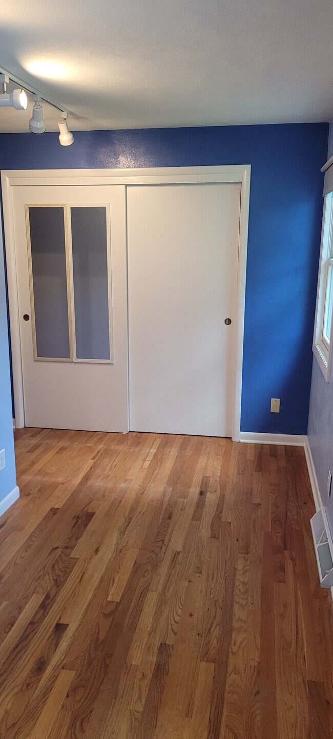 Walk-in closet - 170 Ridge Ave
