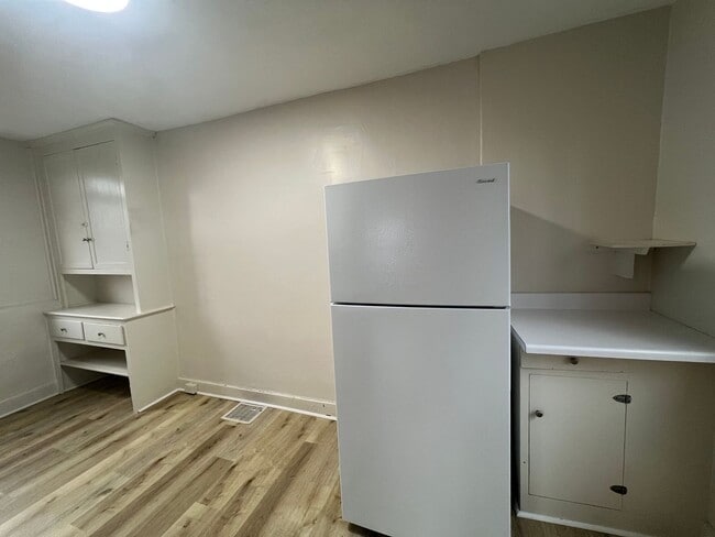 Building Photo - Updated 2.5 Bedroom/ 1 Bath in Troy Hill