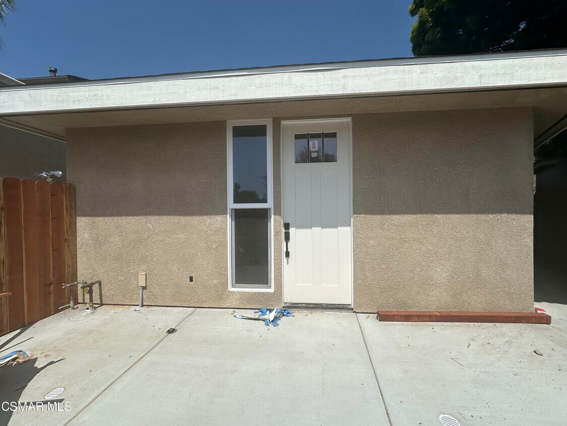Primary Photo - 2796 N Dalenhurst Pl