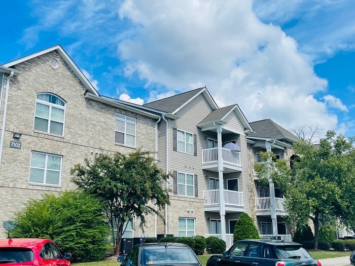 7102209 W. Friendly Ave Condo for Rent in Greensboro, NC